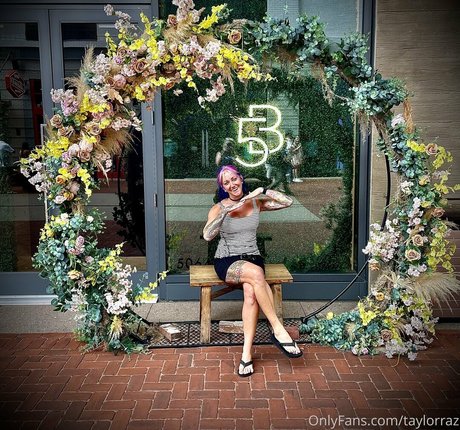 taylorraz onlyfans model