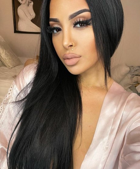 Purrrsian p onlyfans model photos