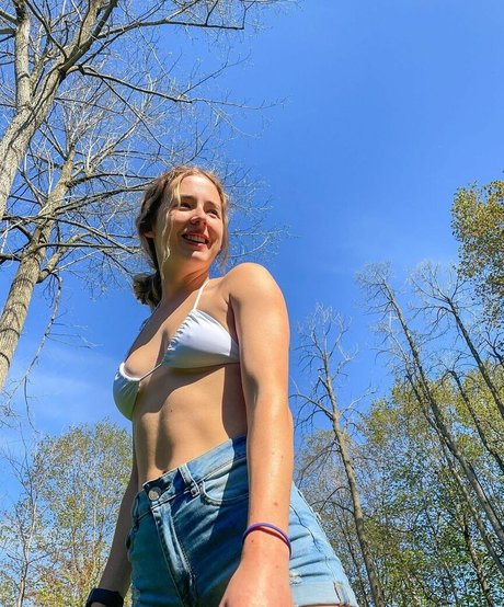 EmilyThankYouNext sextape onlyfans