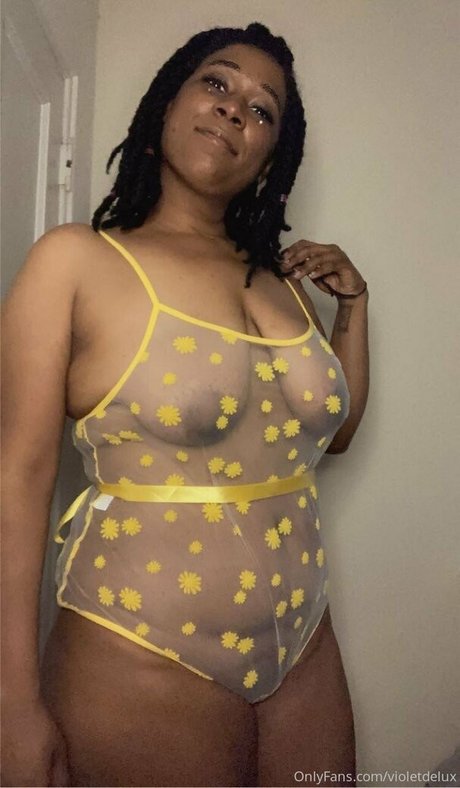 violetdelux naked on onlyfans
