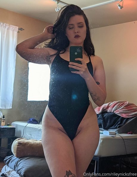 rileynicksfree nude onlyfans leaked
