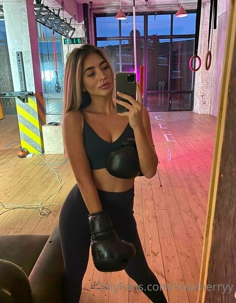 linacherryy only fans naked