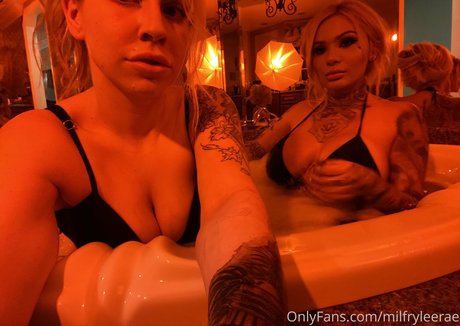 milfryleerae onlyfans pics