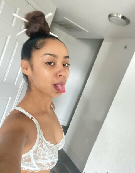 thepetitedivafreepage only fans pics