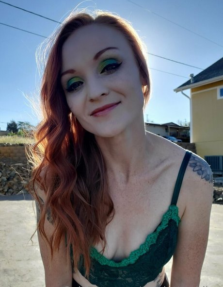 scarlettredding onlyfans ass