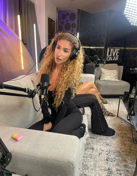 curlyfriesjazzz onlyfans leaked