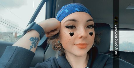 neonalice333 onlyfans topless