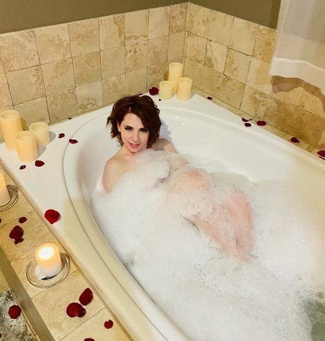 lunasnow nudes only fans