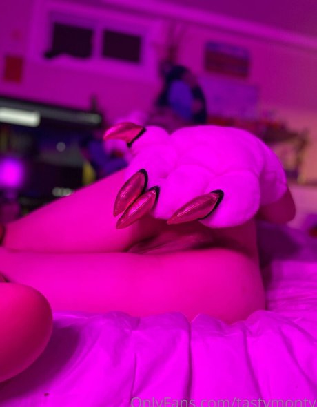 tastymonty onlyfans desnuda