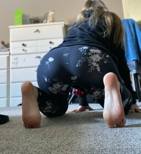 feet guurl only fans pic