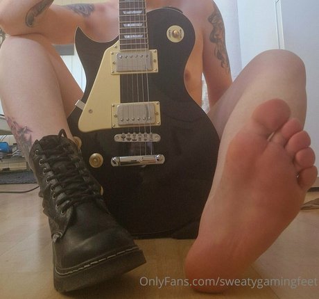 sweatygamingfeet only fans content
