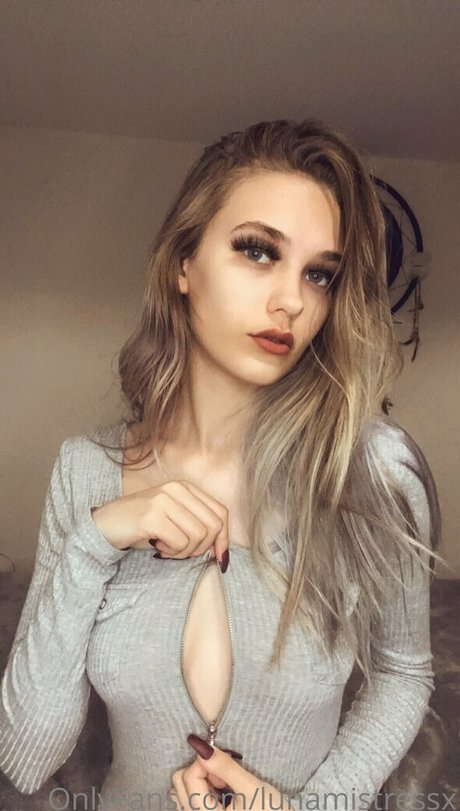 lunamistressx onlyfans content