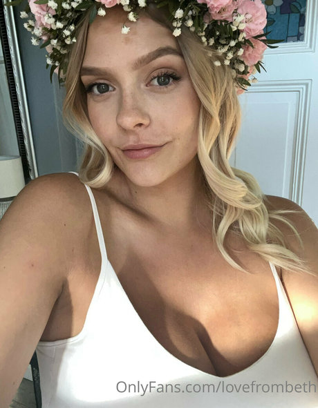 LoveFromBeth naked onlyfans leaked
