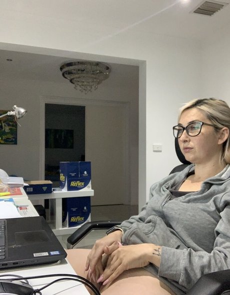 home alone mum onlyfans pics