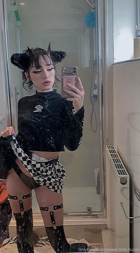 sweet little hunni naked onlyfans