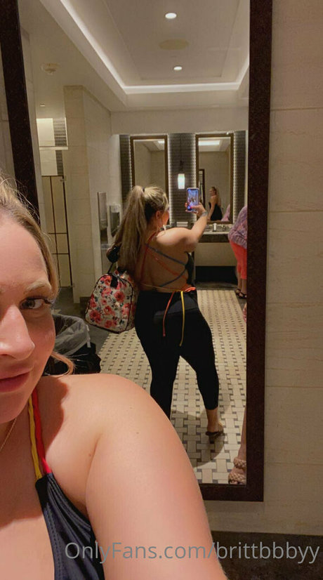 brittbbbyy onlyfans model photos
