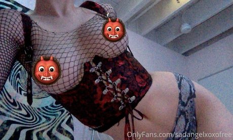 sadangelxoxofree onlyfans strip