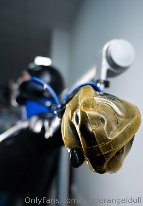 rubberangeldoll onlyfans strip tease