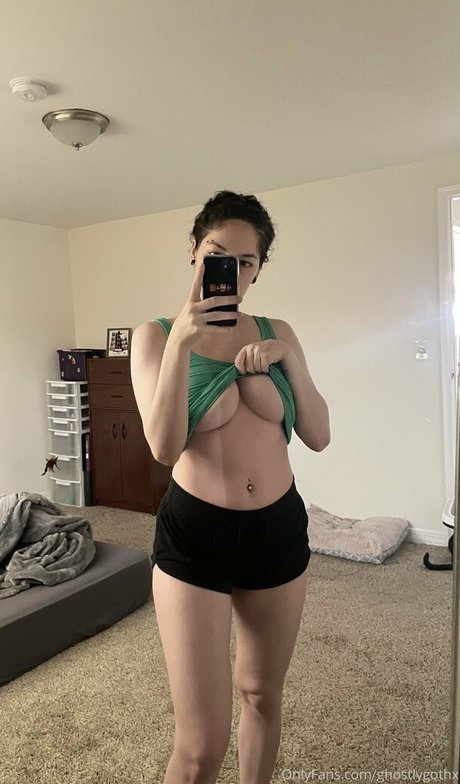 ghostlygothx onlyfans pics