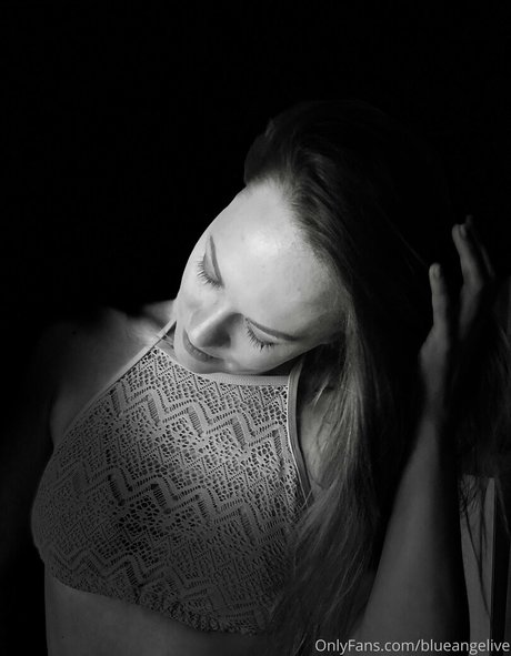 blueangelive onlyfans model