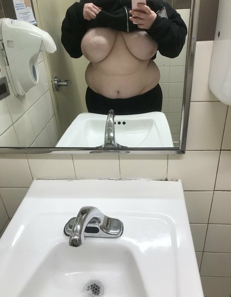 emiscutie nude onlyfans leaks