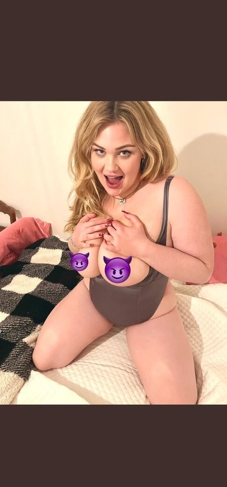 Adelina Manaut onlyfans leaked.