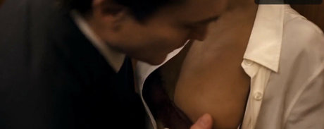 Naomi Scott onlyfans striptease