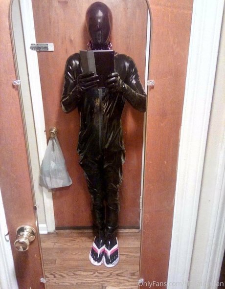 sir latexman onlyfans striptease