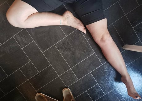 kaybeesfeets onlyfans model photo