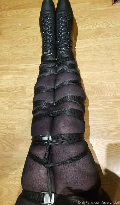 evelyndoll only fans nude leaks