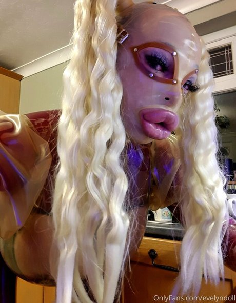 evelyndoll onlyfans hot