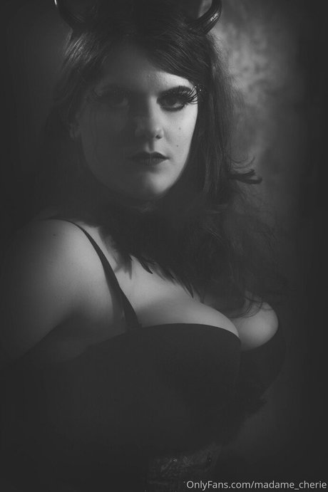 madame cherie naked onlyfans pics