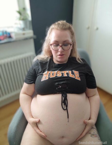 swedishbutterball onlyfans striptease