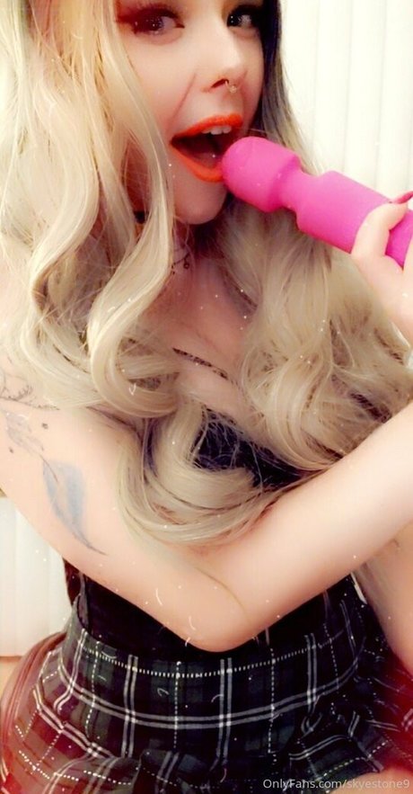 skyestone9 onlyfans x