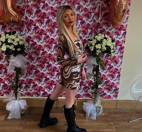 Lolateen18 feet onlyfans