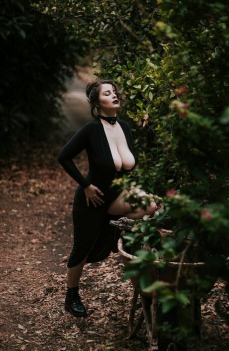 Aimee Leigh onlyfans leak ass