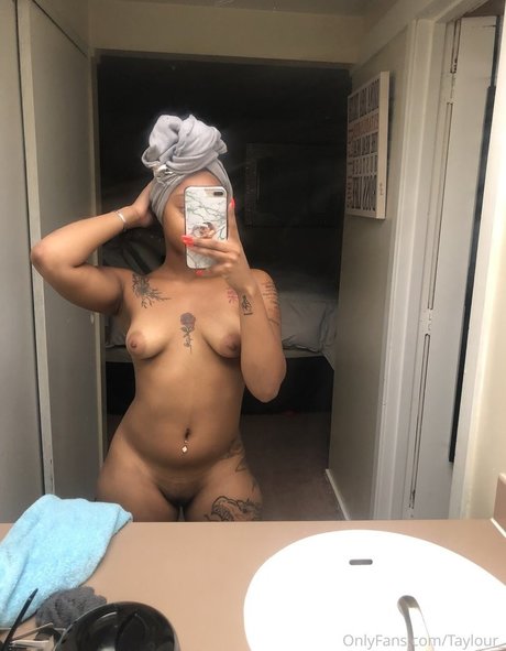 Tay1our naked on onlyfans