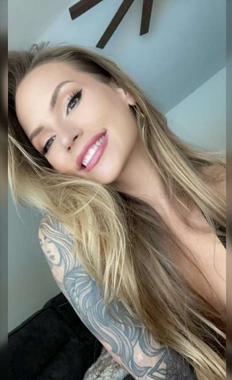 Lou Taylor onlyfans leajs