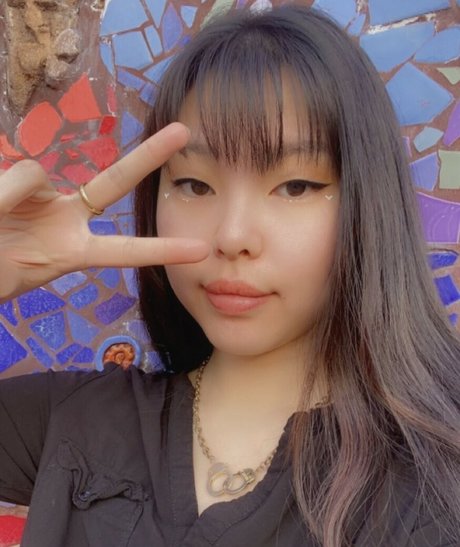 Moe Kihen naked only fans