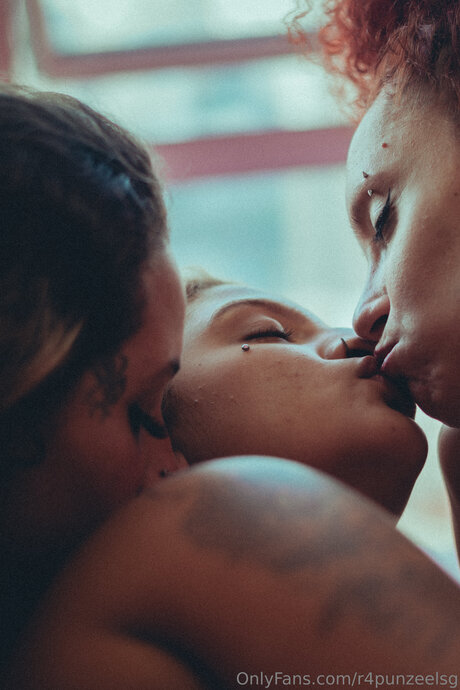 r4punzeelsg nudes only fans