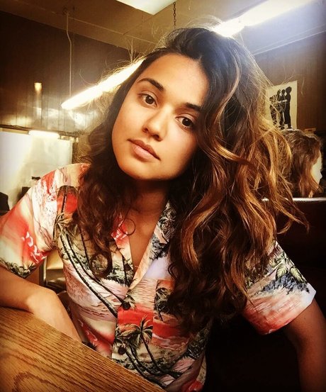 Summer Bishil nude onlyfans leaked
