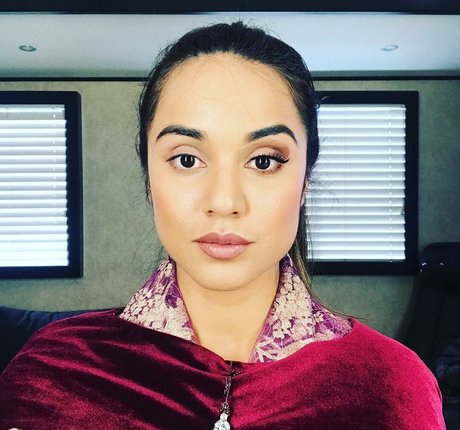 Summer Bishil only fans content