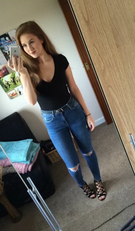 Chloe Rock onlyfans fuck