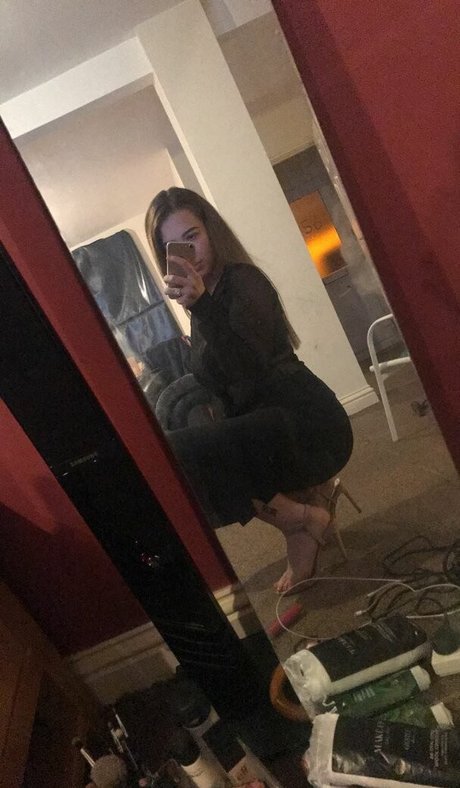 Chloe Carter Profile pic