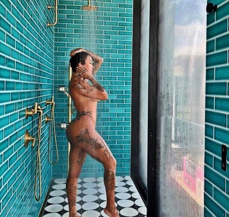 flyyytattedsky onlyfans content type