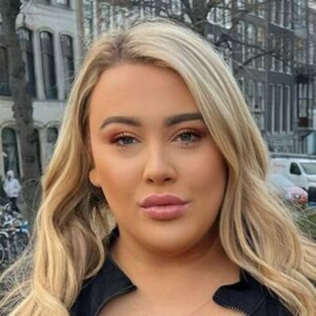 This is laura onlyfans nude pics