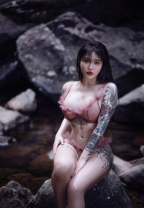 Songyuxin Hitomi naked onlyfans leaks