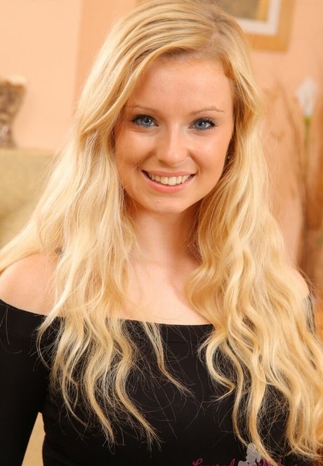 Hollie Sparrow naked on onlyfans