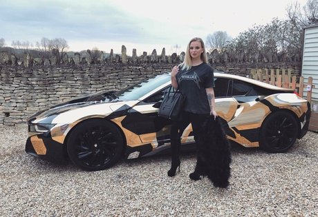 Hollie Sparrow onlyfans naked leaks