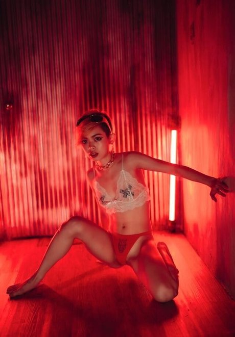 EmotionalBirdy naked onlyfans